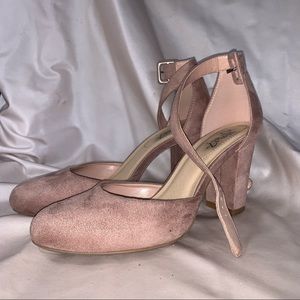 Light pink/rose closed toe block heel pumps